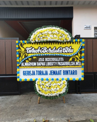 Papan Bunga Duka di Lembar